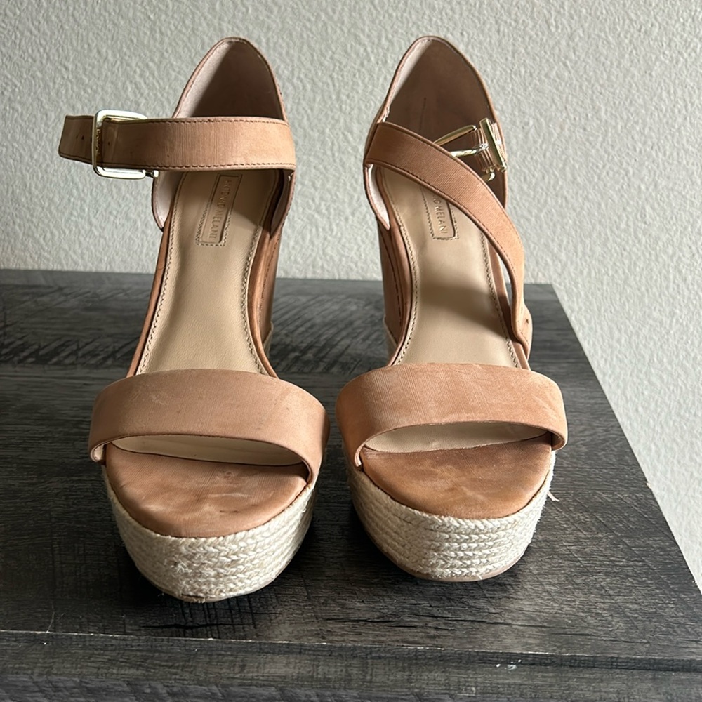 Cute wedges, nicely woven at the bottom